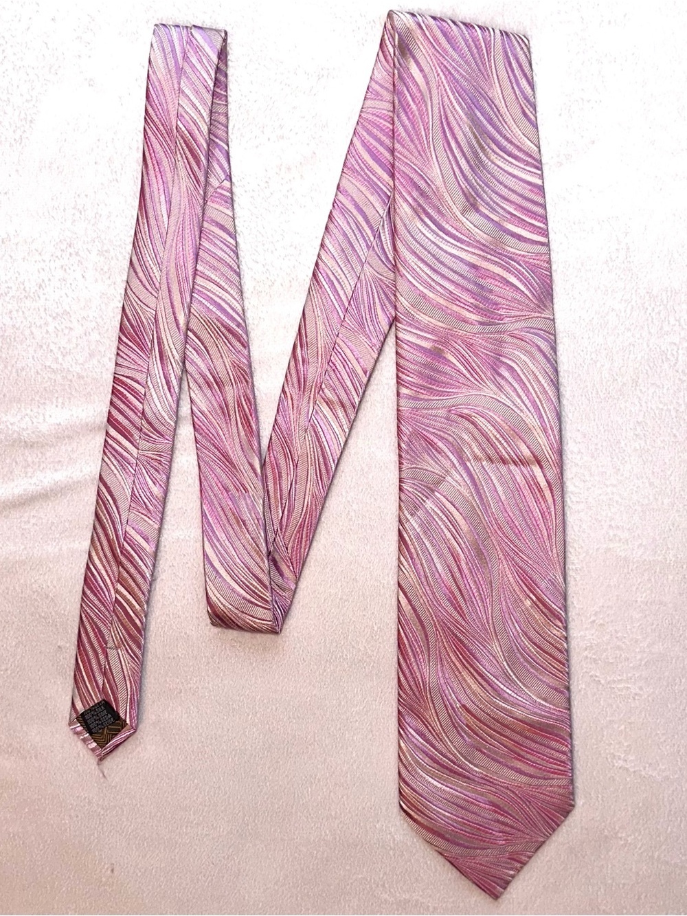 Steven Land 100% Silk Pink Wavy Lines Abstract Pattern Neck Tie Mens